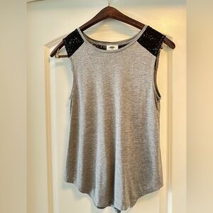 Women’s Old Navy Tank Top In Gray With Black Lace Size XS Round hem Loose Fit